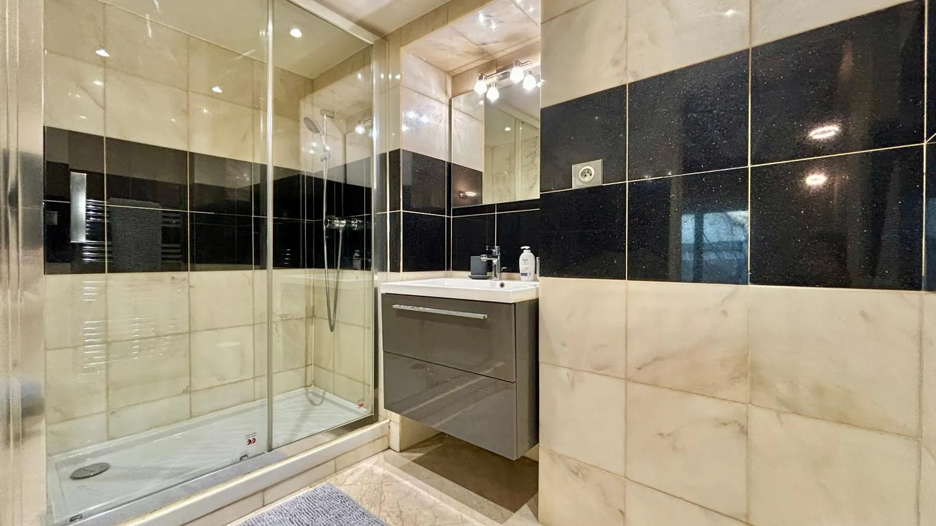 Apt Grands Boulevards 4 Guests Paris