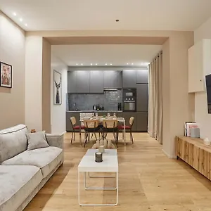 Apartment New 2 Bedrooms Center Of By Prestige, Paris